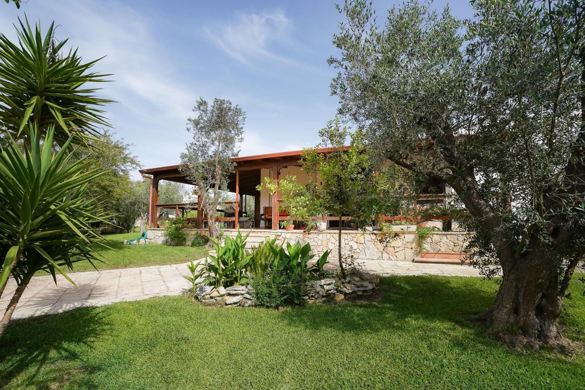 Casa Vacanza Russo Fernando Alimini Exterior photo