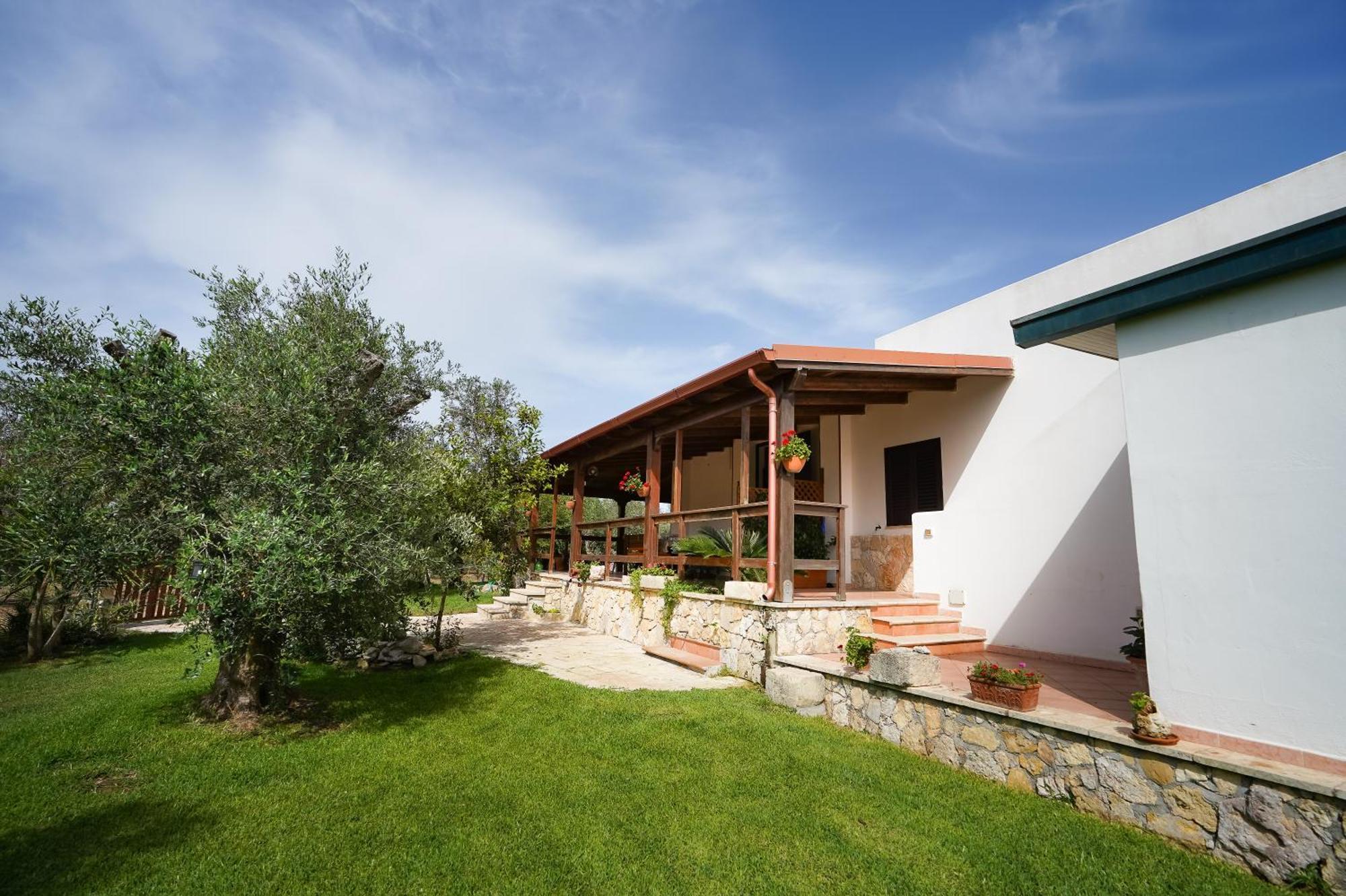 Casa Vacanza Russo Fernando Alimini Exterior photo